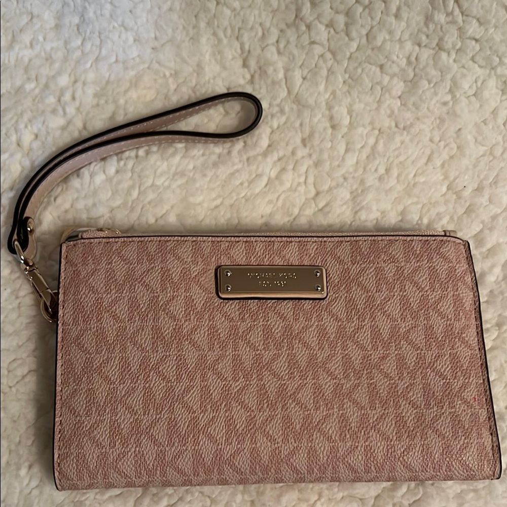Michael Kors Pink Clutch Elegant and Versatile